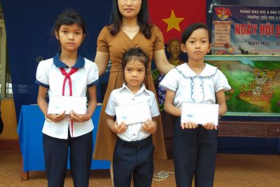 Sáng hôm nay, ngày 19/4/2019, trường Tiểu học A Ma Trang Lơng tổ chức “Ngày hội đọc sách” trong không khí vui tươi và phấn khởi, các em háo hức, chào đón ngày hội này.