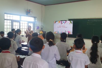 Thầy và trò trường Tiểu học Ama Trang Lơng thi đua lập chào mừng Kỷ niệm 40 ngày nhà giáo Việt Nam